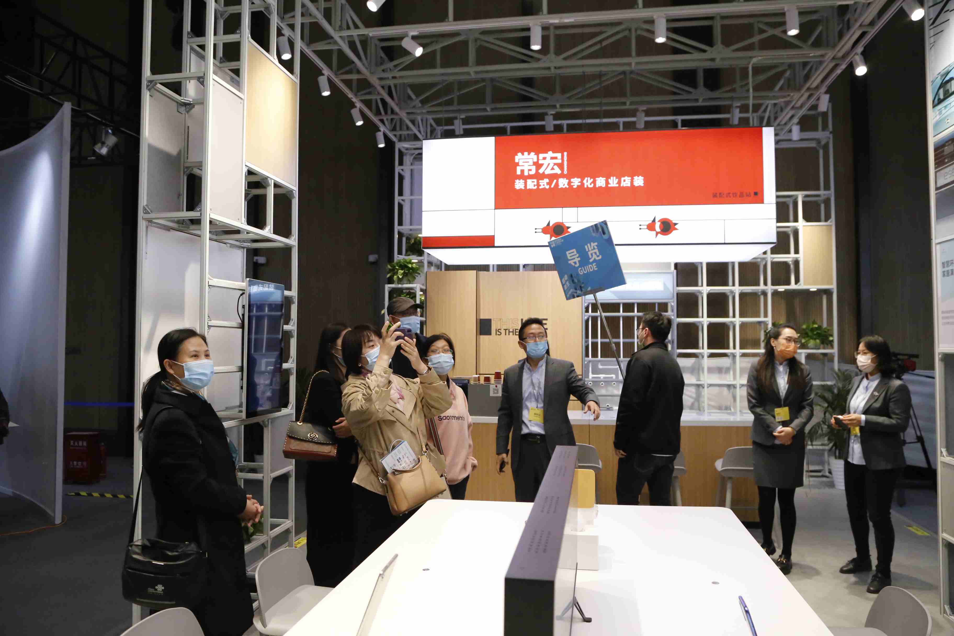 常宏聚焦“低碳、裝配式、數字化店裝”展出商業(yè)店裝系統(tǒng)集成