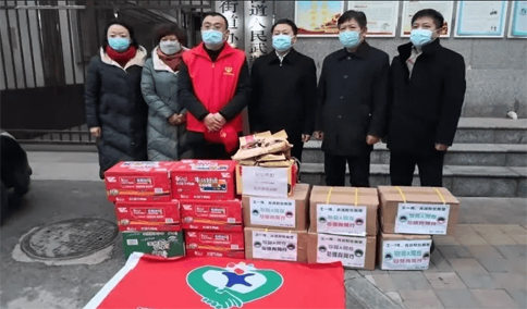 常宏向石家莊市新華區(qū)捐助愛心物資