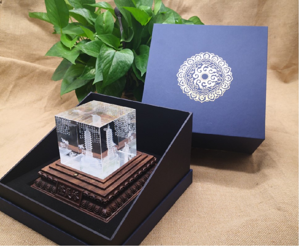 水晶內(nèi)雕桌擺