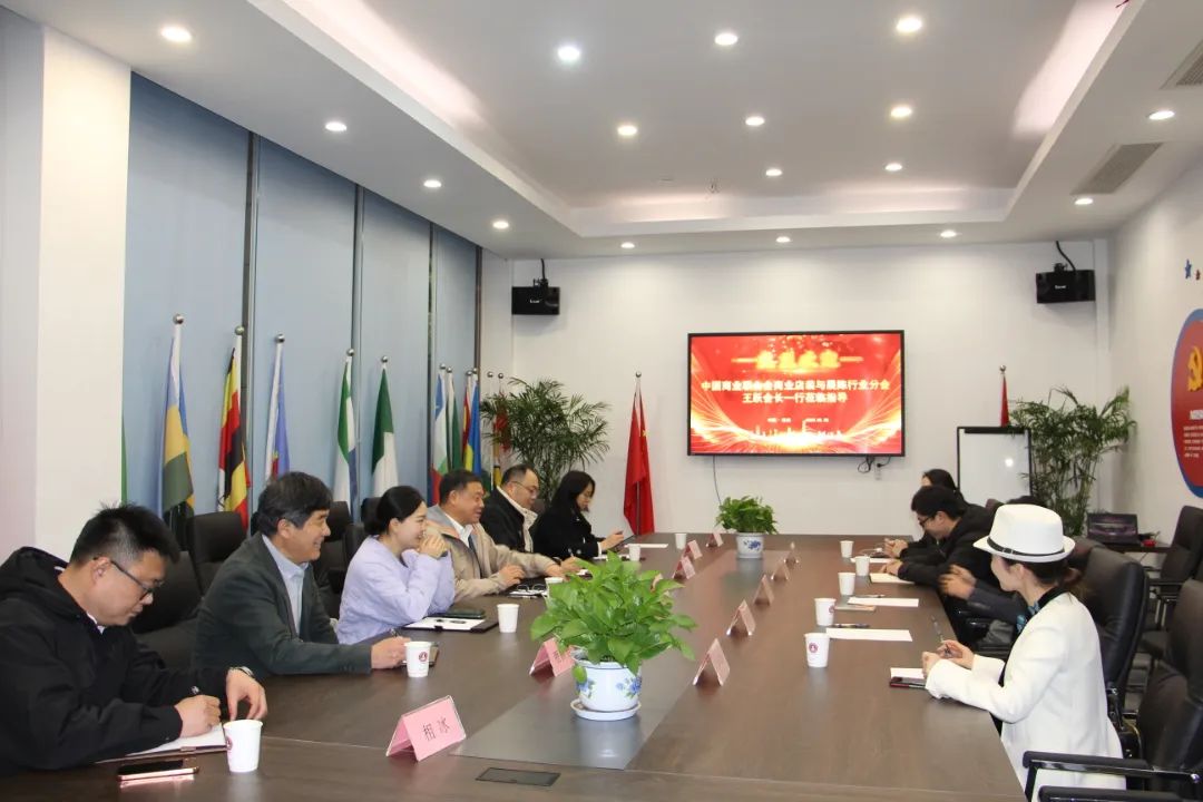 中國商聯商業(yè)店裝與展陳行業(yè)分會會長王躍一行到訪浙江工商大學創(chuàng)業(yè)園參觀交流、共促發(fā)展