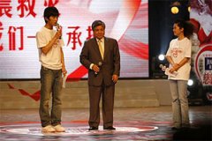 大愛中華行慈善歌會(huì)感動(dòng)鄭州